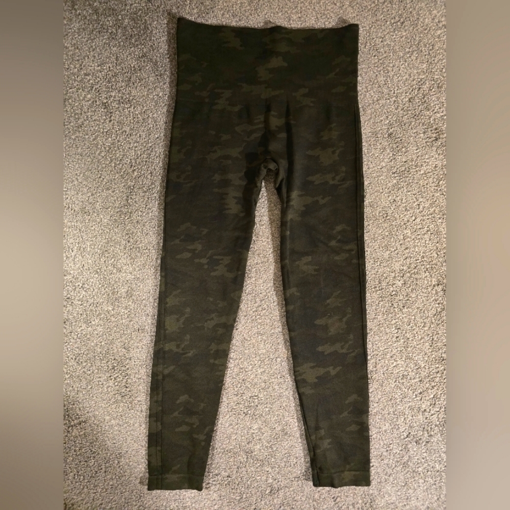 Spanx Look at Me Now Green Camo Leggings Size XL
